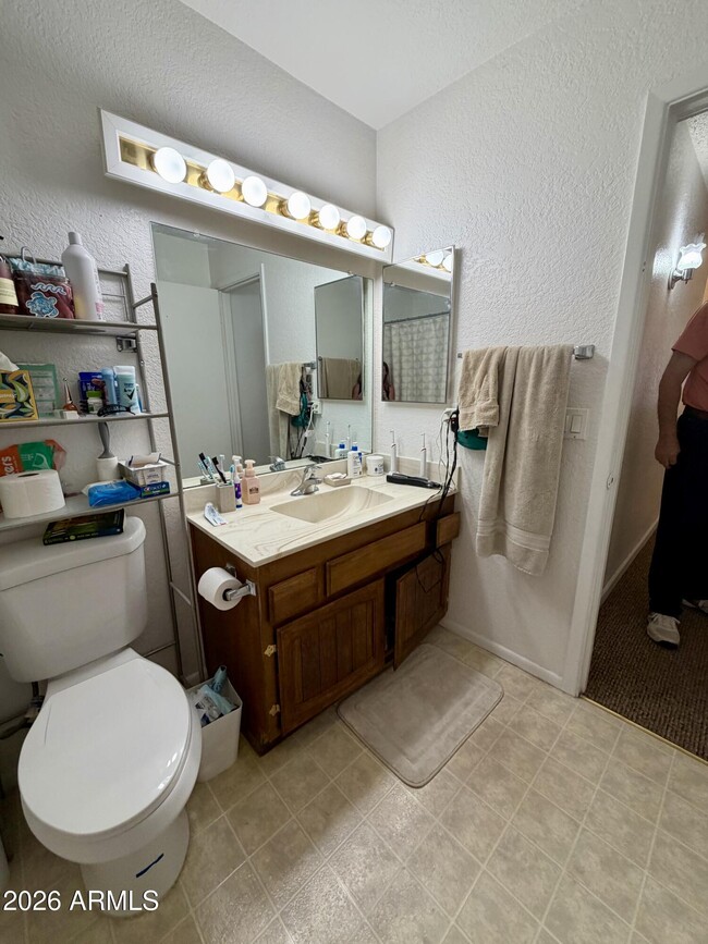 Building Photo - 1510 E 26th Ln