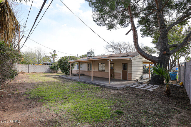 Building Photo - 1120 E Palo Verde Dr