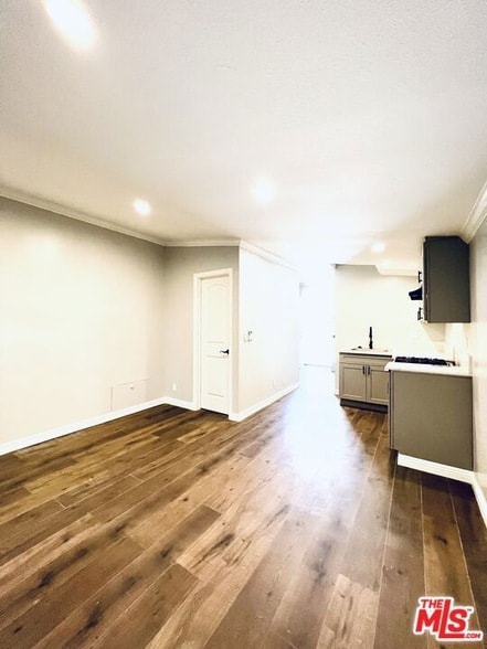 Building Photo - 14236 1/2 Tiara Street Unit
