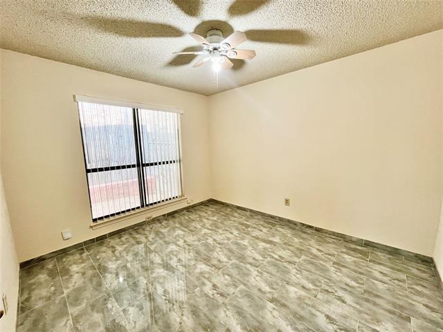 Building Photo - 3904 Woodbury Ct