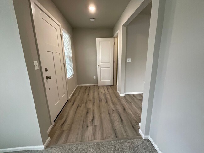 Building Photo - Beautiful 4 Bedroom, 2.5 Bath Home Availab...