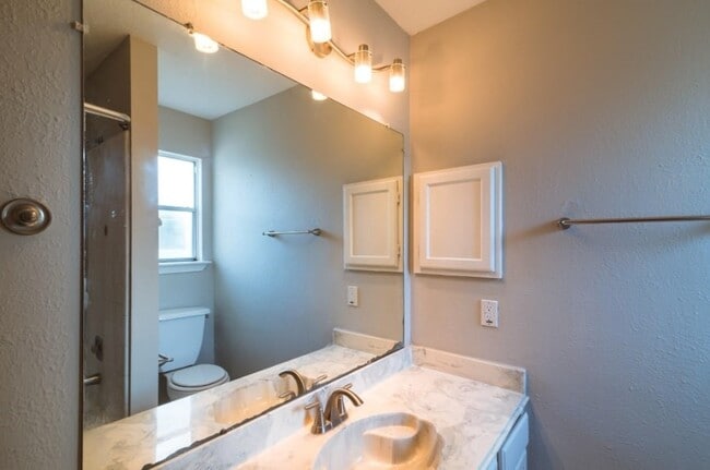 Building Photo - 16007 Sierra Vista Dr