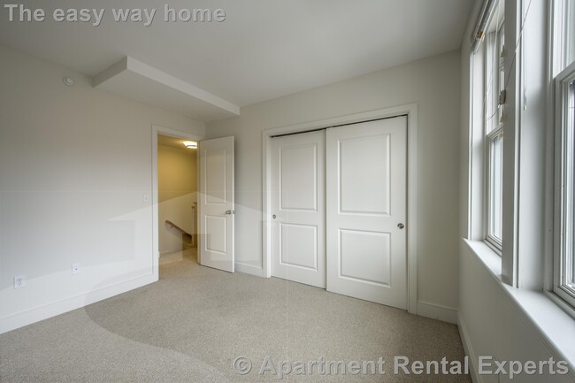 Building Photo - 110 Second St Unit #PH12