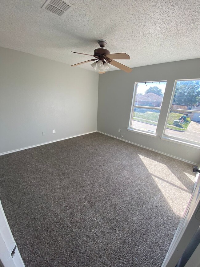 Building Photo - 1220 Crabtree Ct