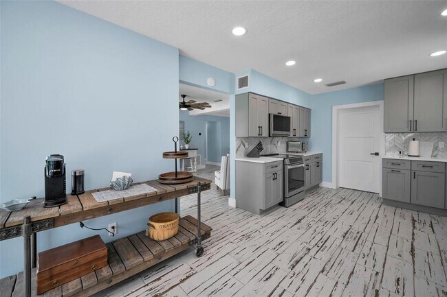Building Photo - 17727 Long Point Dr