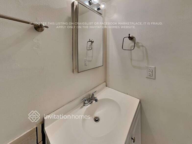 Building Photo - 5501 W Heatherbrae Dr