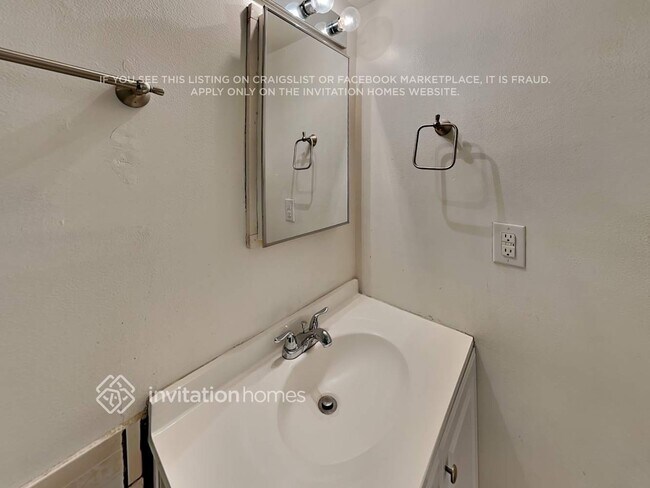 Building Photo - 5501 W Heatherbrae Dr