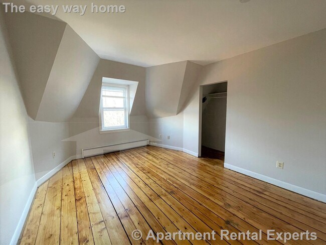 Building Photo - 14 Chestnut St