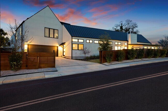 Building Photo - 2116 Kenwood Ave