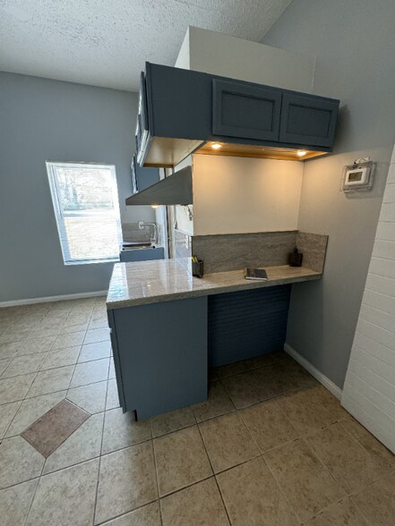 Building Photo - 142 Ashley St