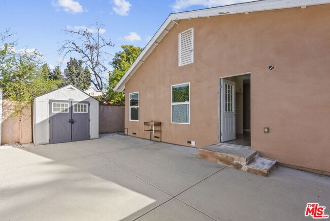 Building Photo - 6717 Cedros Ave