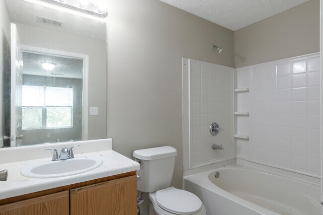Building Photo - 6302 Fairington Village Dr