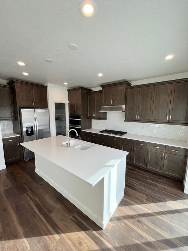 Building Photo - Brand New 3 bed 2.5 bath with flex room No...