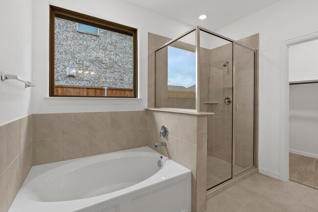 Building Photo - 2227 Lantana Dr