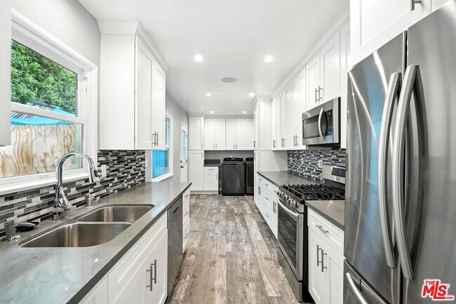 Building Photo - 6137 Laurelgrove Ave