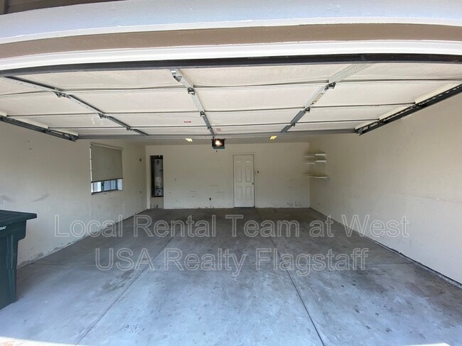Building Photo - 5324 E Boulder Run Dr