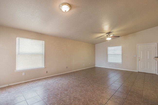 Building Photo - 3 bedroom 2 bath home in Northeast El Paso (nearby Fort Bliss)