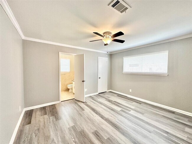 Building Photo - 5818 Birchmont Dr
