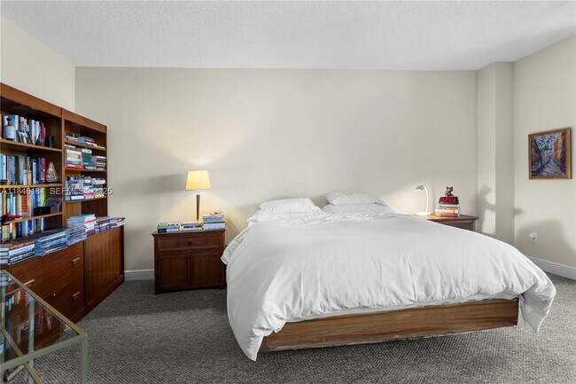 Building Photo - 21050 Point Pl