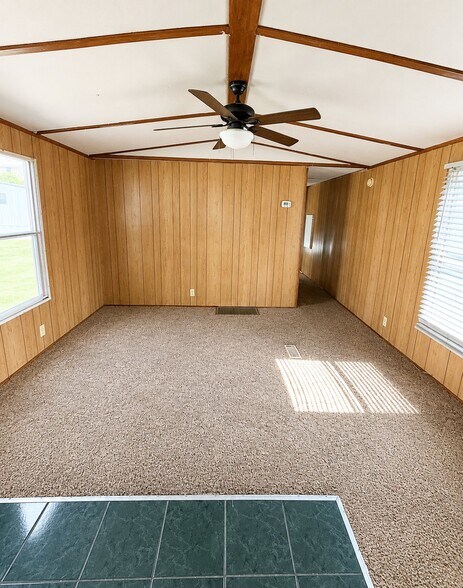 Building Photo - 1003 Elm St
