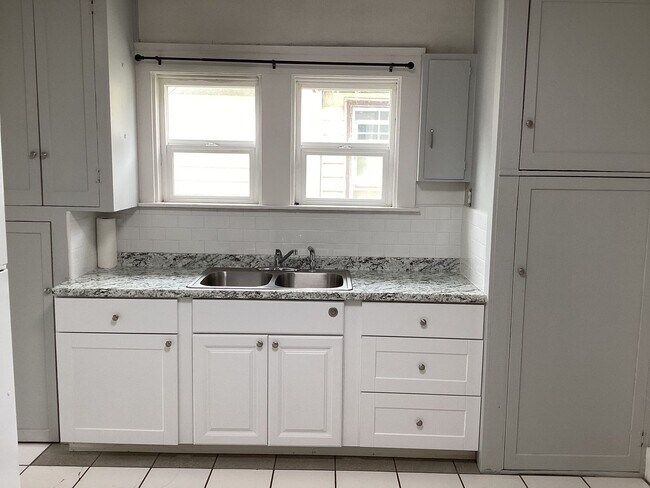 Building Photo - Charming Marysville Home with Bonus Space & Fenced Yard!