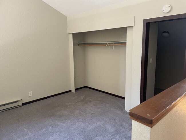 Building Photo - 100 Suntree Ln