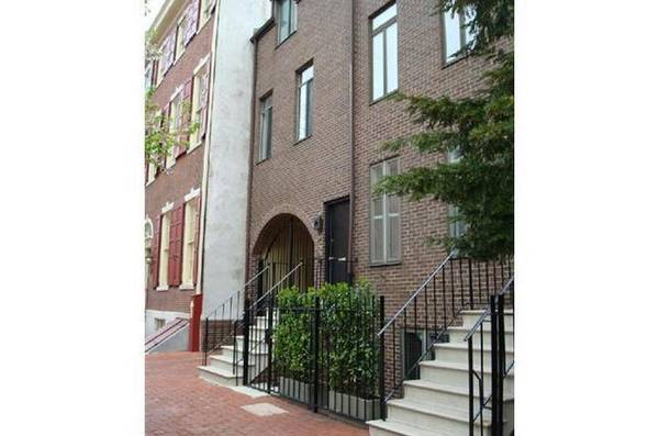 Building Photo - 265 S 4th St