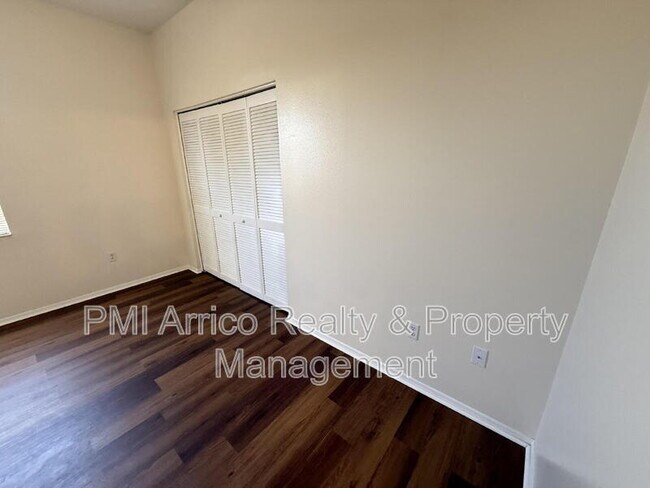 Building Photo - 12653 Longcrest Dr