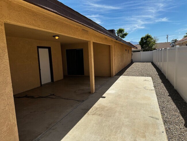 Building Photo - Freshly Updated 3bd/2ba home for rent!