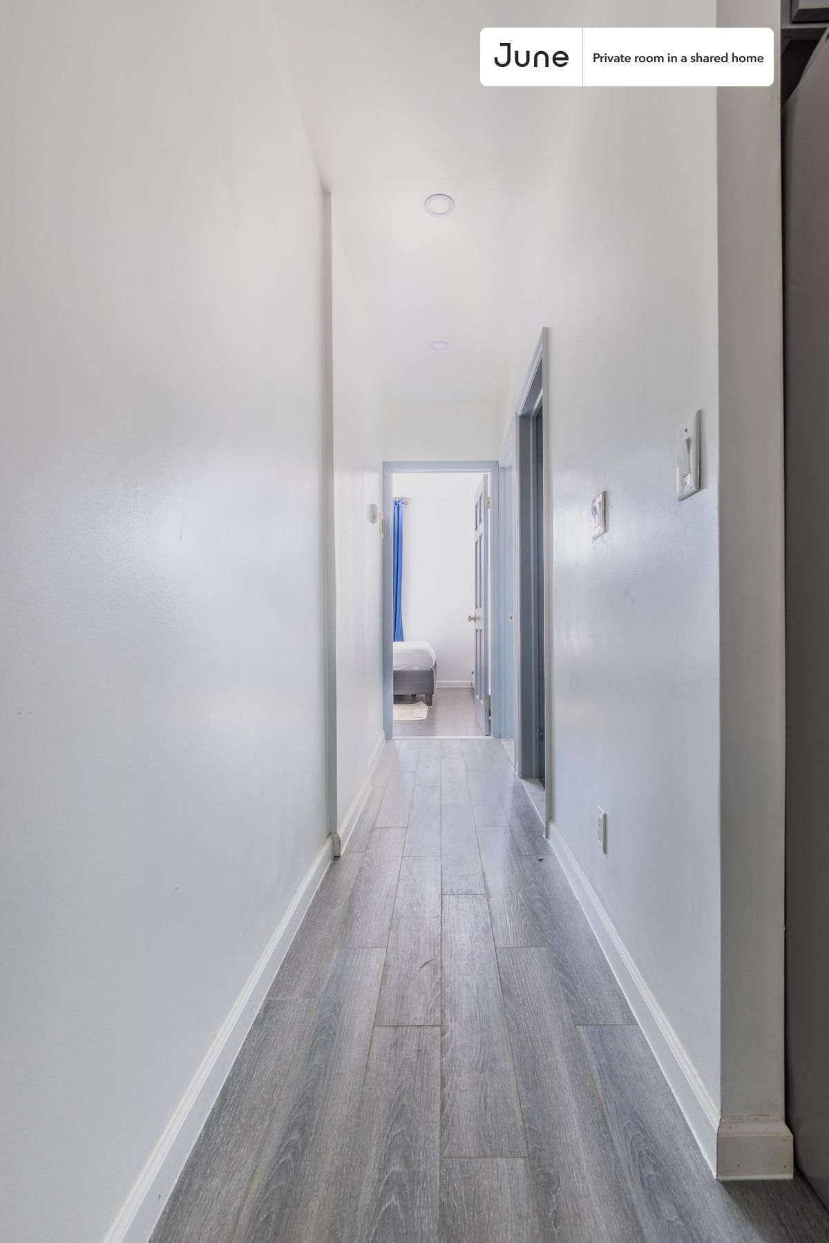 Building Photo - Private bedroom in 4 bed/2 bath Home