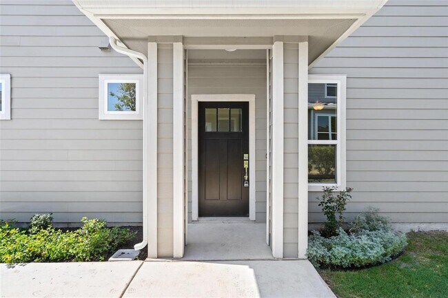 Building Photo - 1518 Roseburg Dr