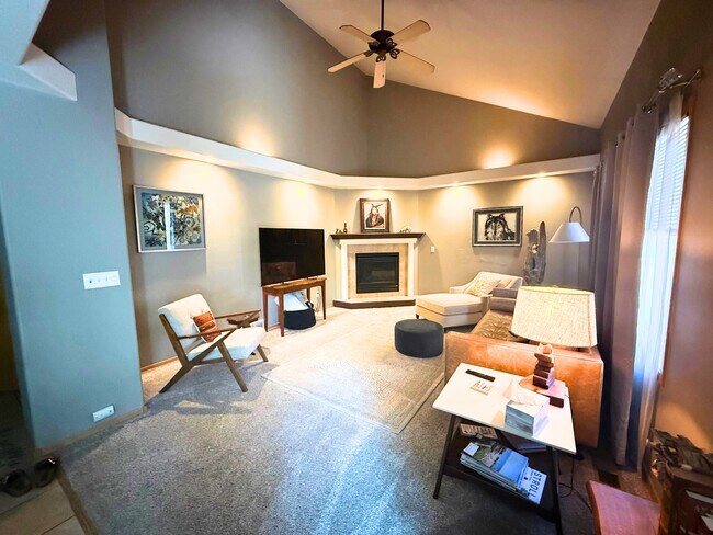 Building Photo - 1427 Painted Desert Ct