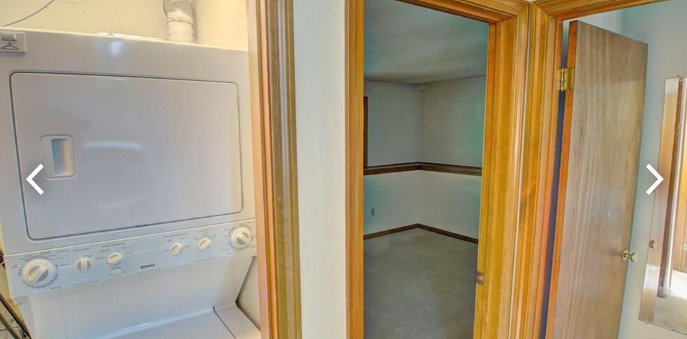 Building Photo - 1472 Stafford Rd