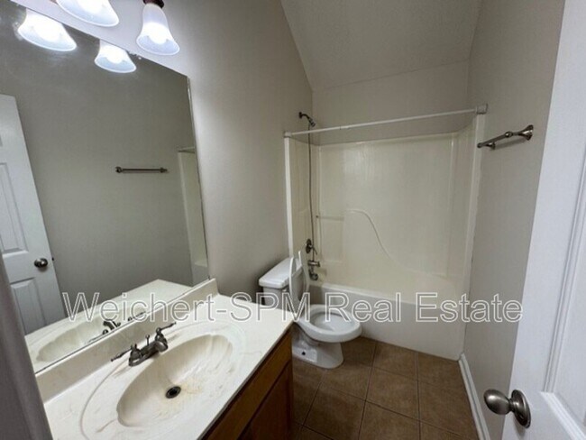 Building Photo - 10 Stockton Cove