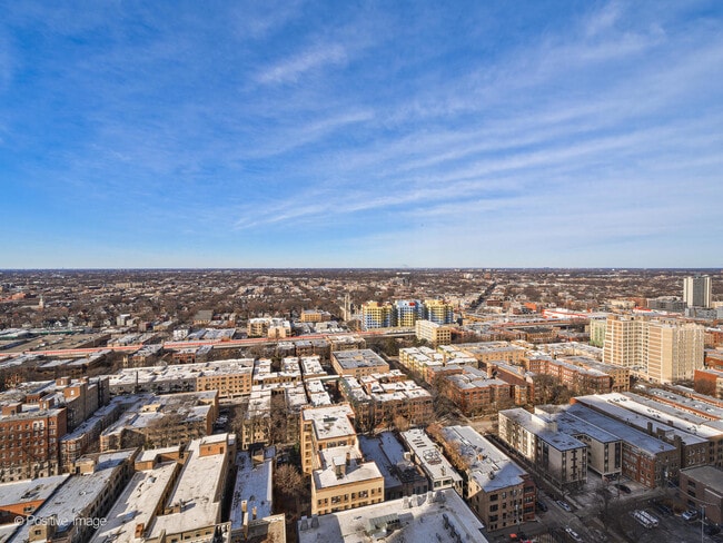 Building Photo - 5445 N Sheridan Rd