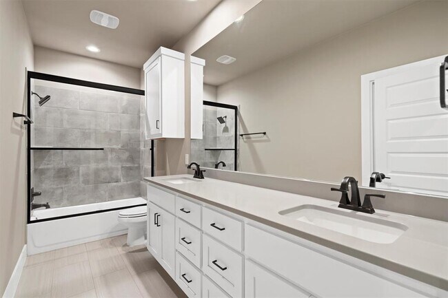 Building Photo - 904 Naranjo Dr