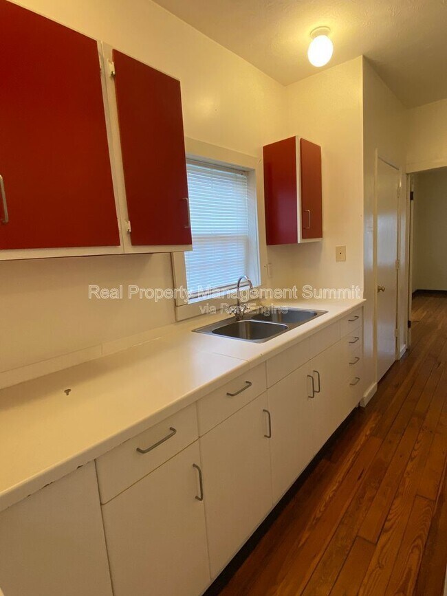 Building Photo - 817 Grayson Ave