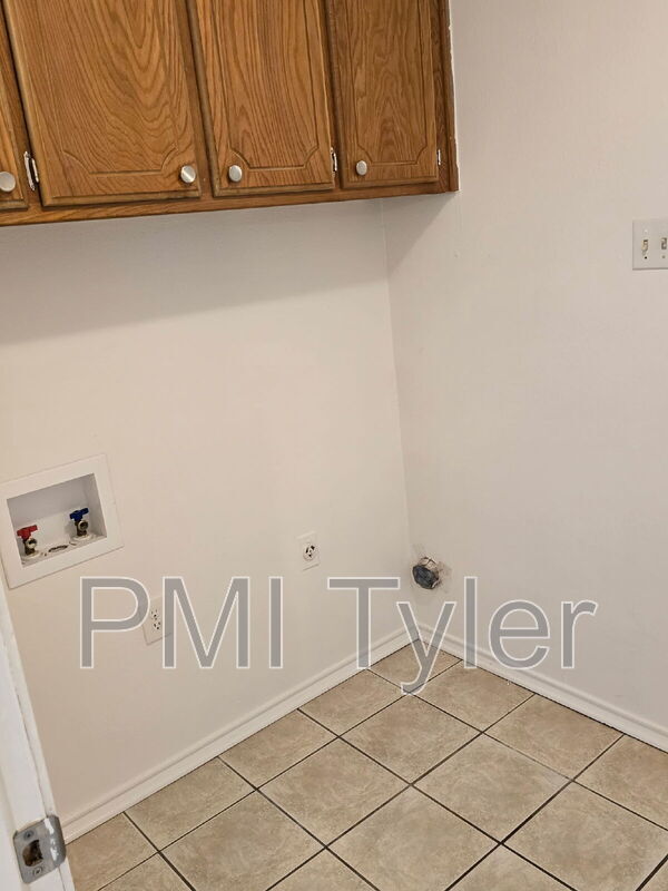 Building Photo - 16124 Shoshone Dr