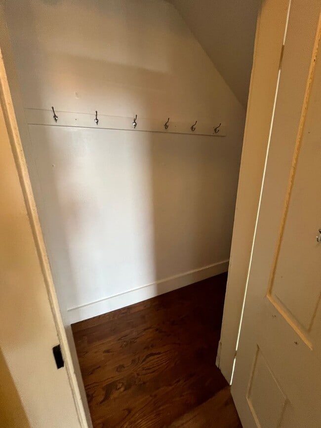 Building Photo - Premium location!  Downtown 3BR 2.5BA with 2 car garage