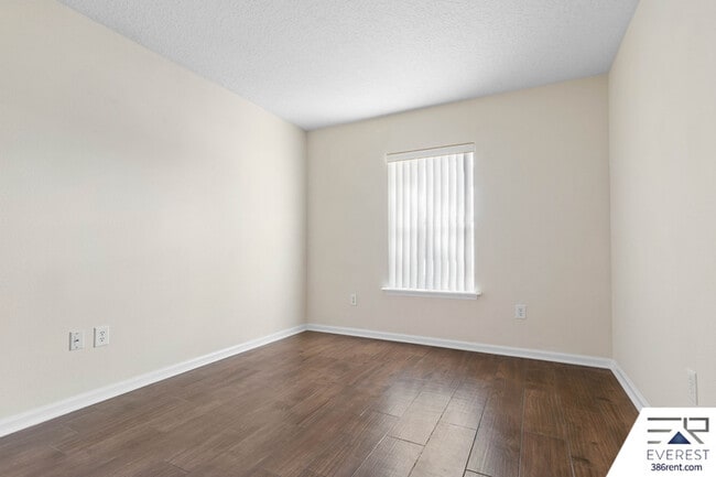 Building Photo - 9 Waywood Pl