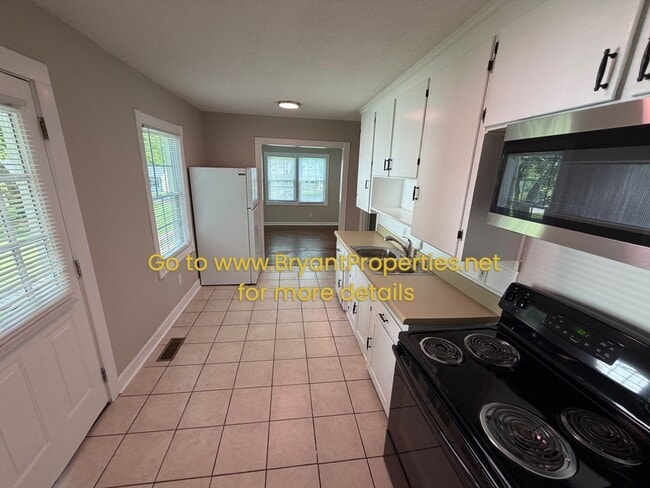 Building Photo - Madison - 3 Bedroom- 1 Bath