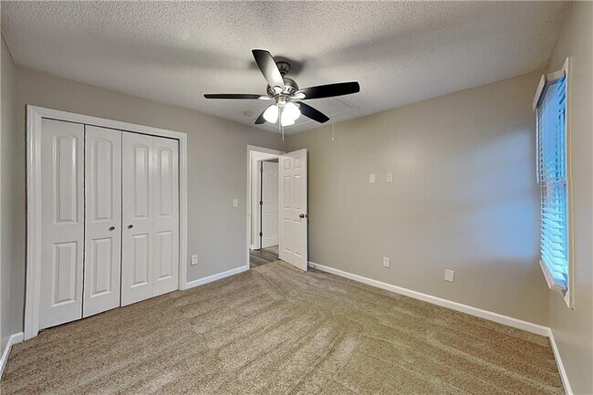 Building Photo - 4203 E Emerald Dr NW