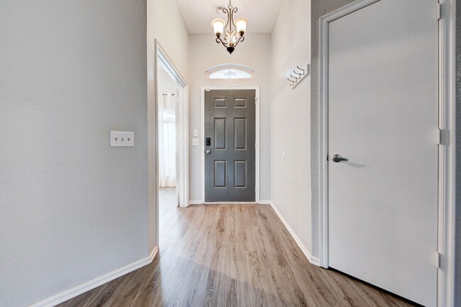 Building Photo - 1817 SE 1st St