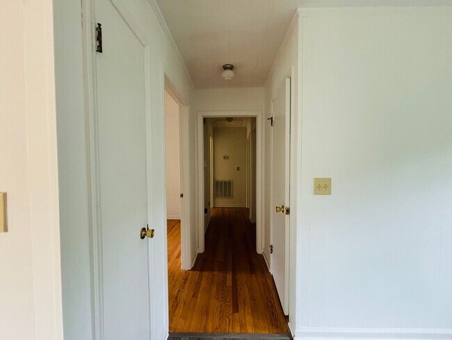 Building Photo - 1480 Boxwood Dr