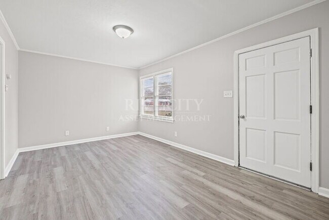 Building Photo - DON'T MISS OUT ON THIS BERCLAIR BEAUTY!!!!!!! Section 8 Welcomed !!!!