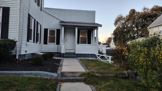 Building Photo - 11 Jackson St