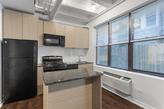 Building Photo - 5718 N Winthrop Ave