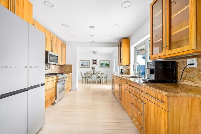 Building Photo - 2085 Ixora Rd