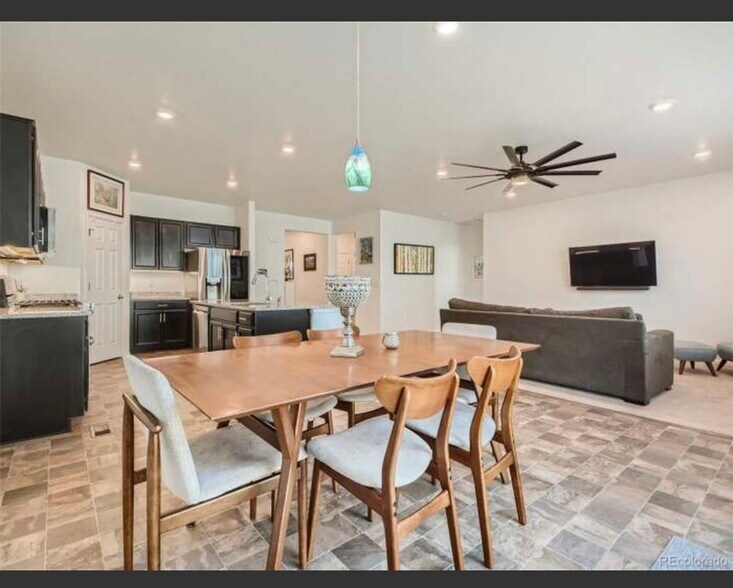 Modern updated new ranch home. All stainless steel appliances - 9260 Rifle St