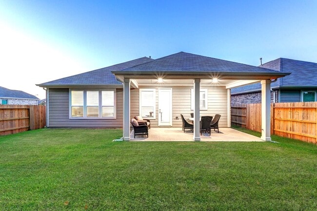 Building Photo - 22635 Strathmore Dr